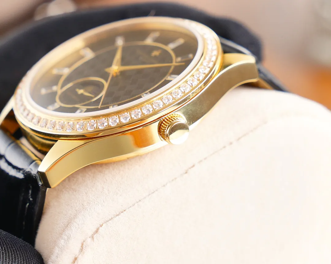 【Top Replica】💰4900! The new Vacheron Constantin 👫upgraded version of the true moon phase function watch series welcomes new members. The word is fashionable and high-end, using the unique Swiss ETA2824-2 special movement (zero repair), vibration frequency: 28800 oscillations per hour power reserve, sapphire glass, size 40x10mm, with Patek Philippe original pin buckle and steel strap, with super waterproof function, perfect harmony and beauty, your first choice 💑! !
